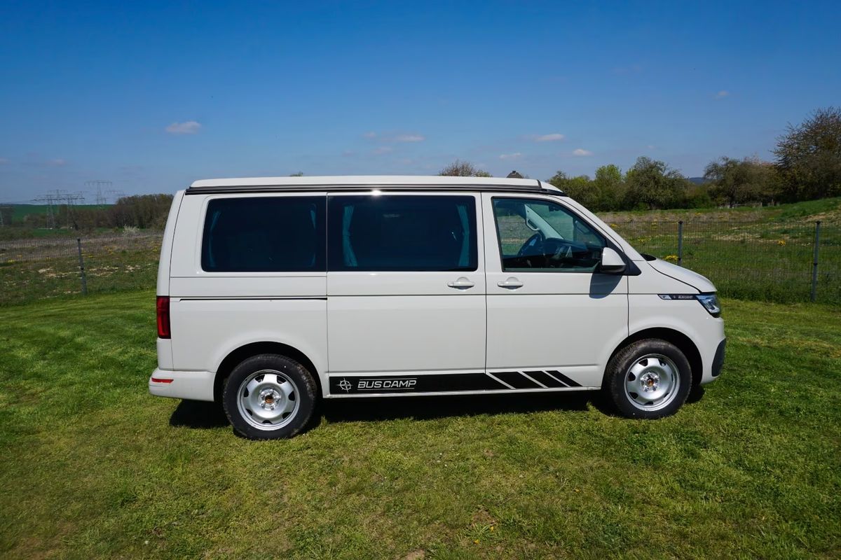 VW T6.1 in Ascotgrau, Seitenansicht